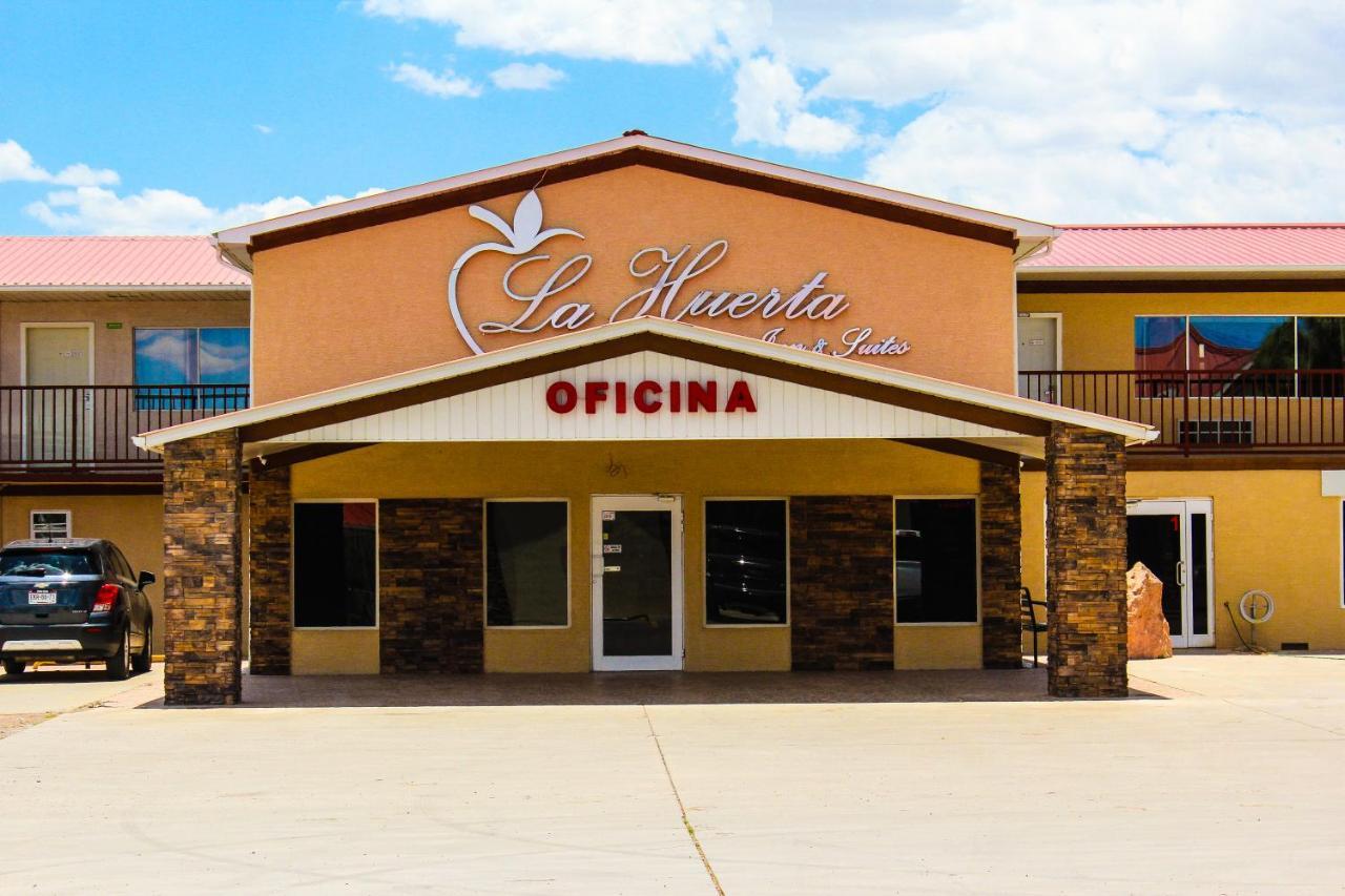 La Huerta Inn & Suites Cuauhtémoc Exterior foto